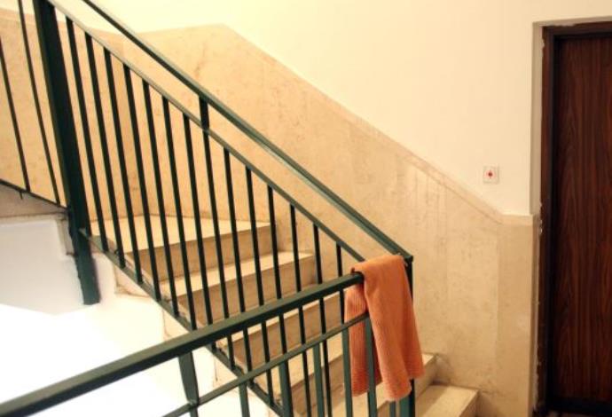 חדר מדרגות, ארכיון (צילום:  אביר סולטאן, פלאש 90)