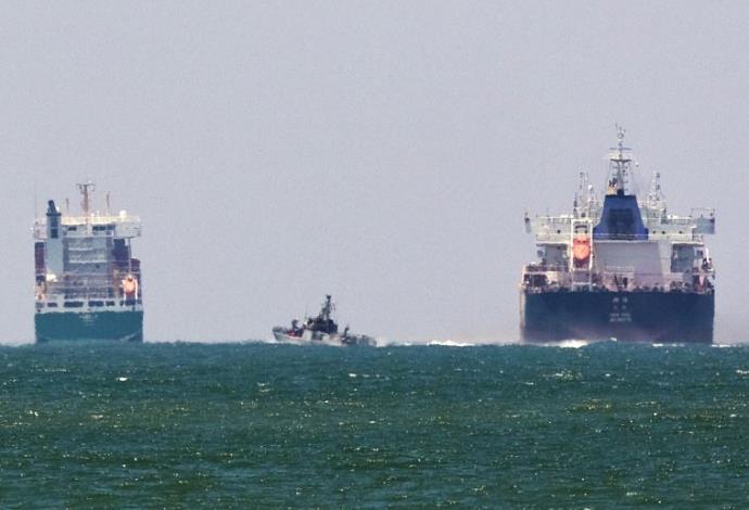 כלי שייט ישראלים בים מול עזה (צילום:  רויטרס)