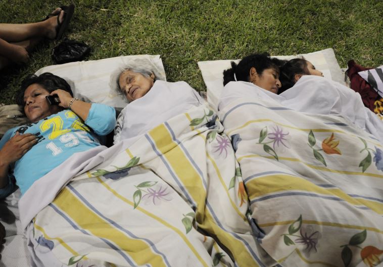 ניצולים מרעש האדמה באקוודור. צילום: AFP