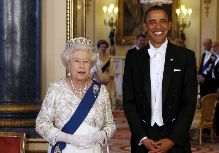 מה יביא לה אובמה המתנה? המלכה והנשיא. צילום: רויטרס