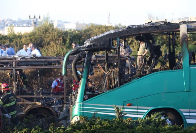 פיצוץ ושריפה באוטובוס בירושלים (צילום:  מרק ישראל סלם)