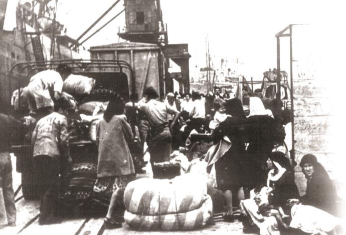 ערביי חיפה נוטשים את העיר, 1948 (צילום:  ארכיון צה"ל)