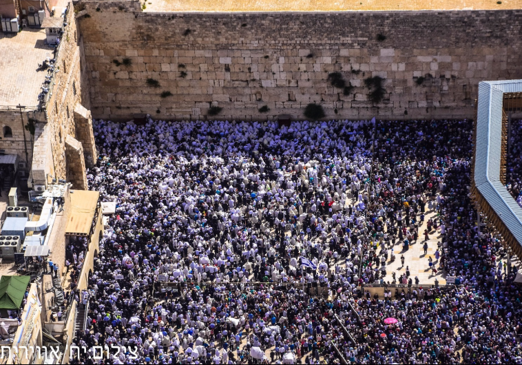 ברכת הכהנים בירושלים, חוה"מ פסח. צילום: יחידת המשטרה האווירית