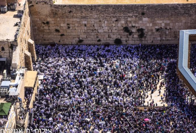 ברכת הכהנים בירושלים, חוה"מ פסח (צילום:  יחידה אווירית משטרת ישראל)