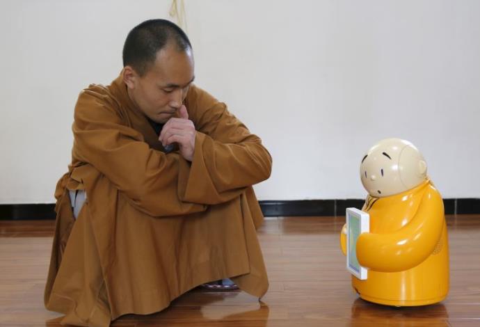 הנזיר הרובוטי קסיאנר (צילום:  רויטרס)