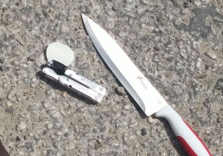 הסכין שנמצאה על גופת האח. צילום: משטרת ישראל