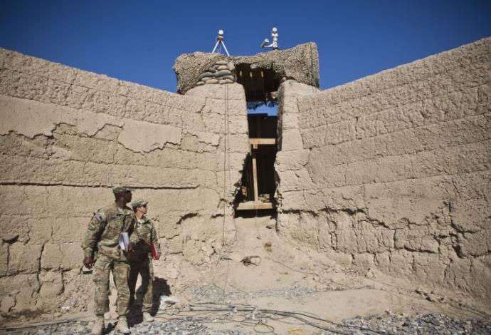 חיילים בריטים באפגניסטן (צילום:  רויטרס)