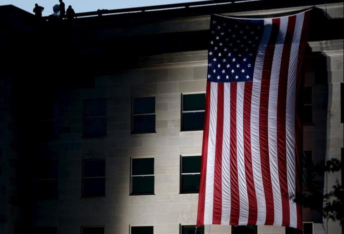 דגל ארה"ב מונף בפנטגון (צילום:  רויטרס)