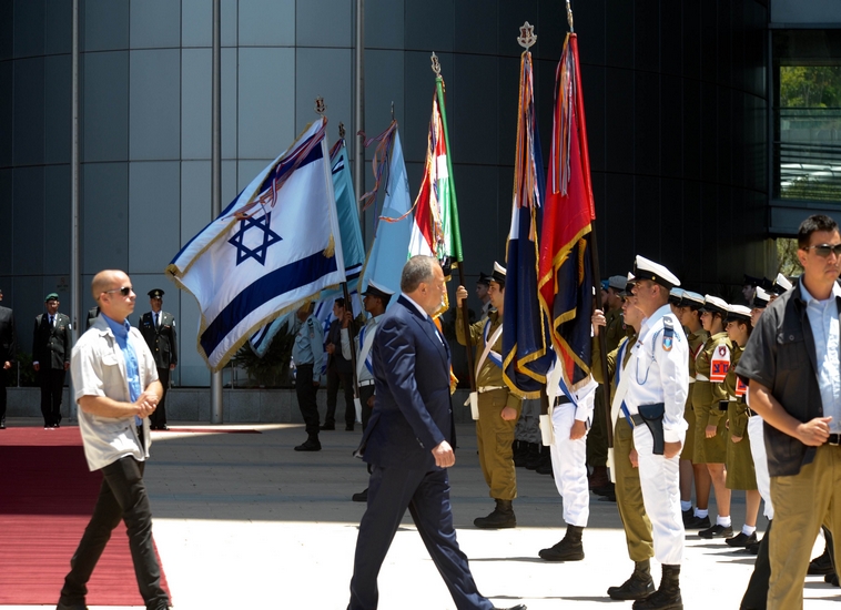 חזר על המסר. ליברמן בטקס שנערך לכבודו בקריה בתל אביב. צילום: אבשלום ששוני