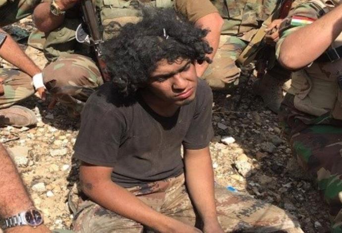לוחם דאעש אחמד איברהים שבוי בידי הכורדים (צילום:  צילום מסך)