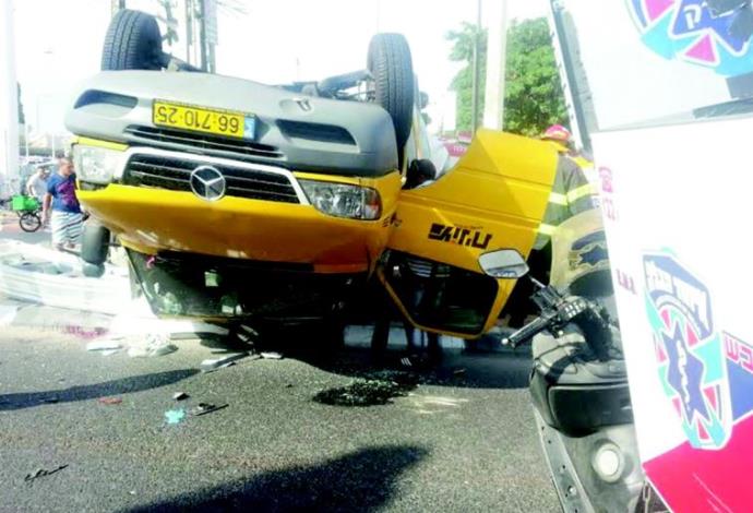 תאונת דרכים פתח תקווה (צילום:  סוכנות הידיעות "חדשות 24")