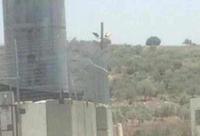 זירת ניסיון הדקירה בשומרון (צילום:  רשתות פלסטיניות)