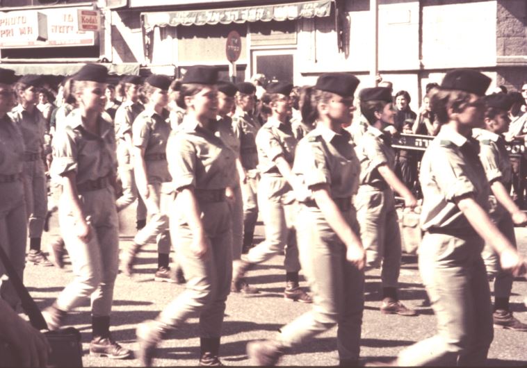 מצעד ברחוב יפו ביום ירושלים בראשית שנות ה־70. צילום: אלכס רינגר, מאגר התמונות "פיקיוויקי" של איגוד האינטרנט הישראלי