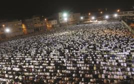 אלפי מתפללים במהלך חודש הרמאדן (צילום: רויטרס)