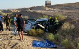 תאונת דרכים בערבה  (צילום: כיבוי אש באר שבע והנגב)