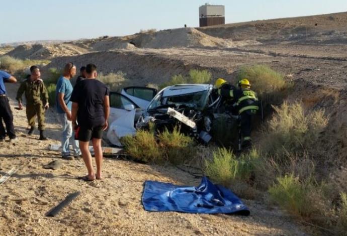 תאונת דרכים בערבה  (צילום:  כיבוי אש באר שבע והנגב)