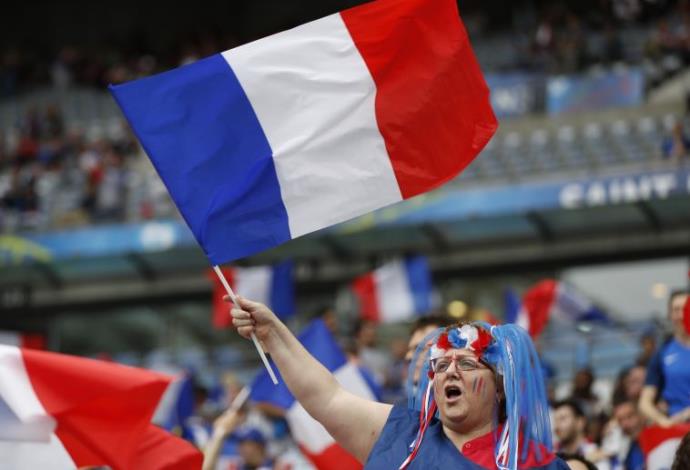 אוהדי צרפת במשחק הפתיחה של יורו 2016 (צילום:  רויטרס)