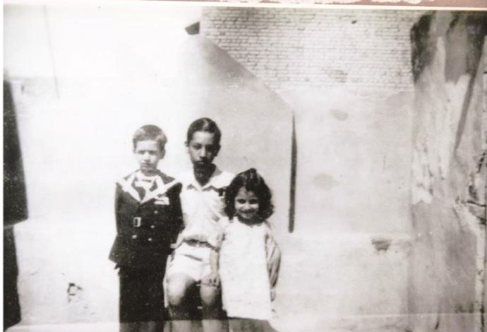 שלושה מהאחים למשפחת מאירי. משמאל: ברוך  (צילום:  באדיבות מרכז מורשת יהדות בבל)