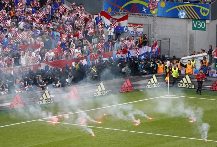 מהומות במשחק צ'כיה-קרואטיה (צילום:  רויטרס)