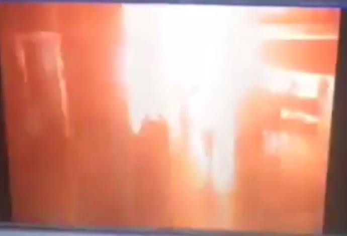 רגעי הפיצוץ בפיגוע בנמל התעופה באיסטנבול (צילום:  צילום מסך)