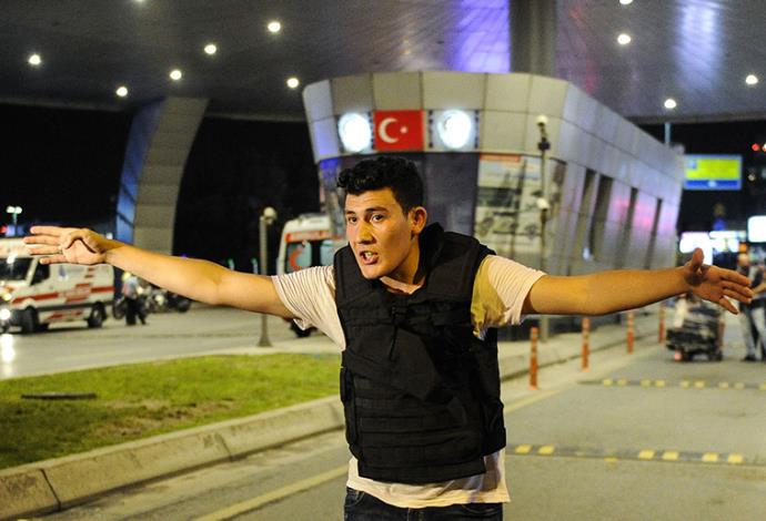 נמל התעופה אטאטורק באיסטנבול, פיגוע בנמל התעופה באיסטנבול (צילום:  Getty images)