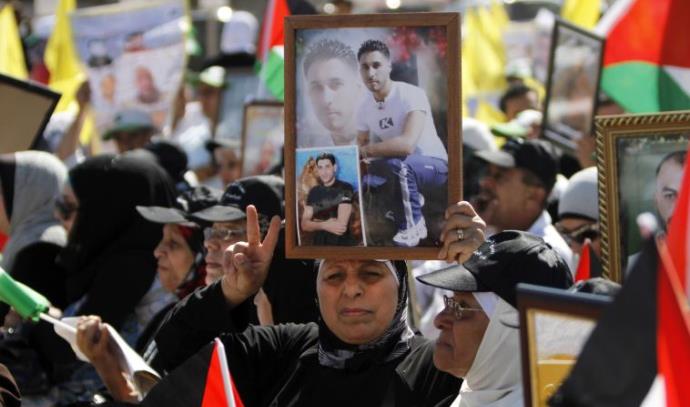 הפגנה למען האסירים הפלסטיניים (צילום: רויטרס)