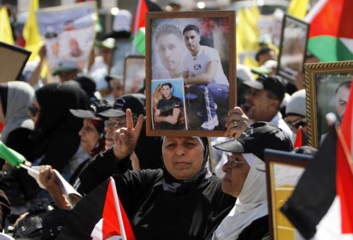 הפגנה למען האסירים הפלסטיניים (צילום:  רויטרס)
