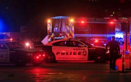 שוטר בדאלאס, טקסס לאחר אירוע הירי בו נרצחו חמישה שוטרים (צילום: AFP)
