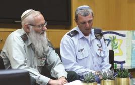 הרב אייל קרים והרב רפי פרץ (צילום: דיאנה חננשוילי, משרד הביטחון)