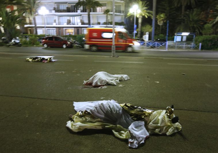 קורבנות הפיגוע בניס, צילום: רויטרס