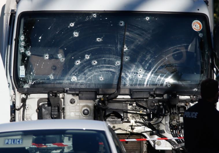 המשאית ששימשה את המחבל בפיגוע בניס, צרפת. צילום: רויטרס