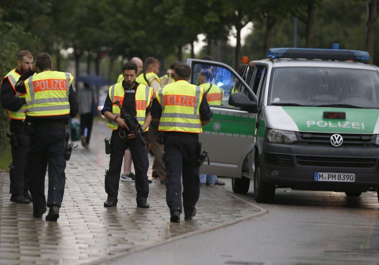 כוחות משטרה בזירת אירוע הירי במינכן. צילום: רויטרס