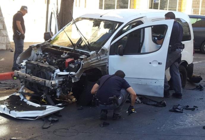 פיצוץ ברכב בירושלים (צילום:  חטיבת דובר המשטרה)