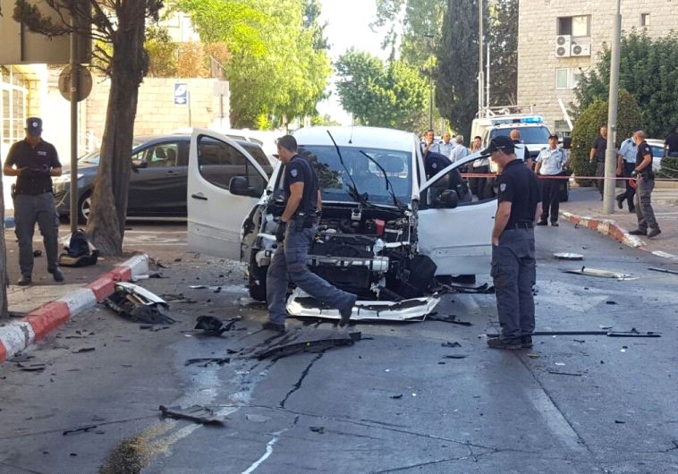 הרכב שפוצץ בירושלים. צילום: דוברות המשטרה