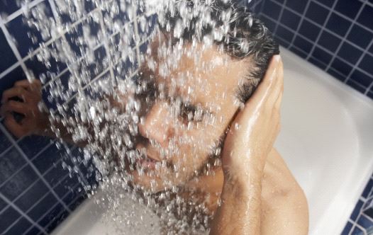 גבר במקלחת, אילוסטרציה (צילום: אינגאימג')