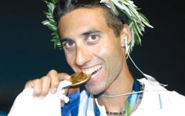 גל פרידמן זוכה במדליית הזהב באתונה 2004 (צילום: עדי אבישי)