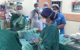 ניתוח קיסרי ביולדת בת 60 בביה"ח קפלן (צילום: בית חולים קפלן)