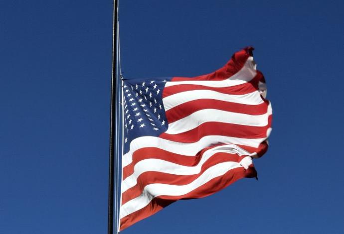 דגל ארה"ב בחצי התורן (צילום:  רויטרס)