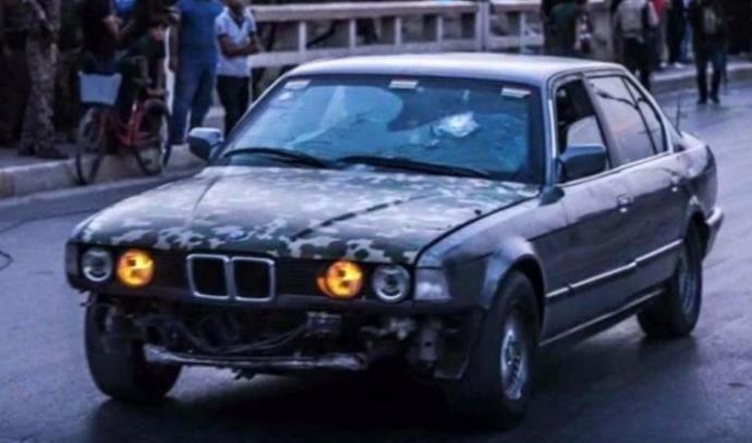ה-BMW של הלוחמים הכורדים (צילום: התקשורת הערבית)