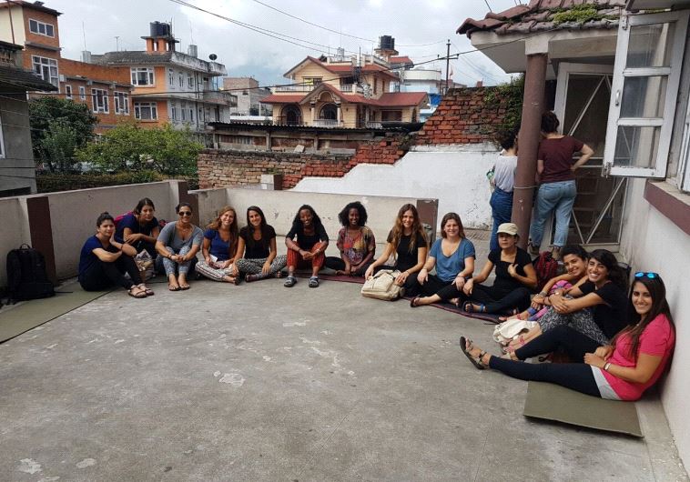"מורה שם זה יותר משמעותי מבארץ". הסטודנטיות בנפאל. צילום: אדיב גל