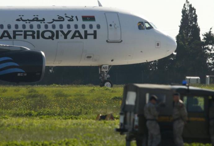 מטוס הנוסעים שנחטף מלוב (צילום:  רויטרס)
