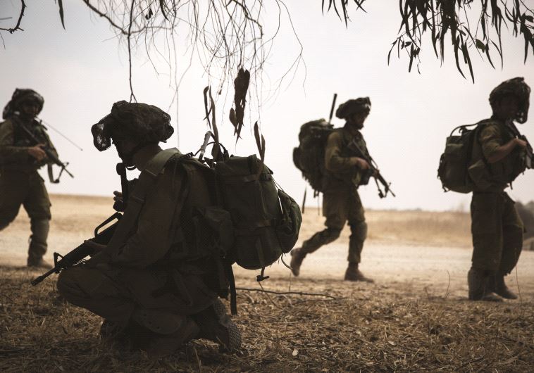 חיילים במבצע "צוק איתן". צילום: הדס פרוש, פלאש 90