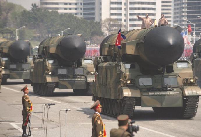 מצעד צבאי בצפון קוריאה (צילום:  AFP)