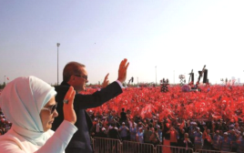 נשיא טורקיה ארדואן בכנס בחירות  (צילום: רויטרס)