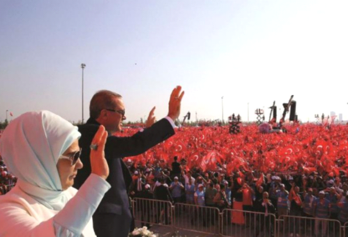 נשיא טורקיה ארדואן בכנס בחירות  (צילום:  רויטרס)