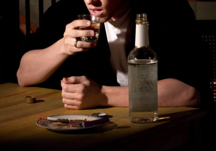 אלכוהול הוא מקובל חברתית אך מאוד מסוכן ומוביל לתלות קשה. צילום: אינגאימג