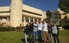 תלמידים בפרויקט לימודי האזרחות (צילום: התיכון למדעים ואמנויות בירושלים)