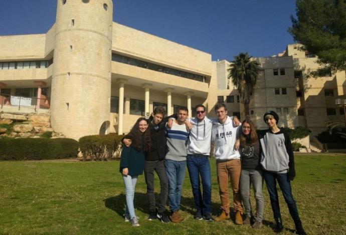 תלמידים בפרויקט לימודי האזרחות (צילום:  התיכון למדעים ואמנויות בירושלים)